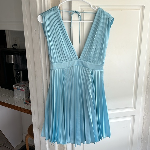 NWT Abercrombie and Fitch A&F Plunge Pleated Mini Dress - Picture 2 of 6